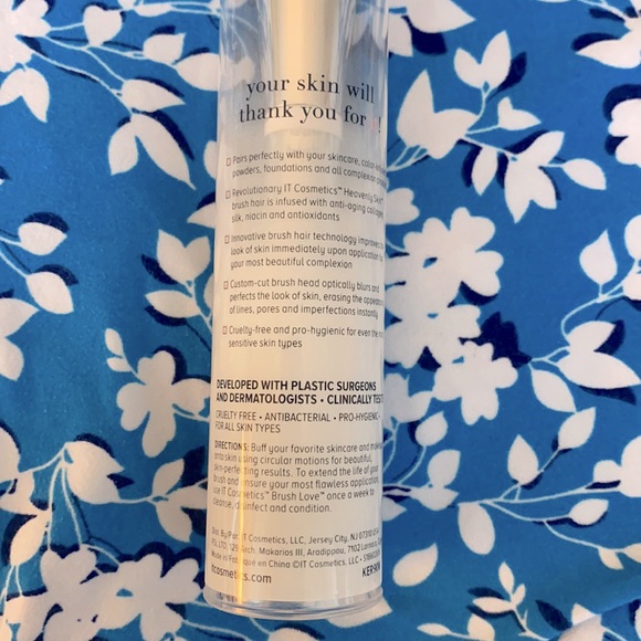 It Cosmetics Heavenly Skin Perfecting Brush - Picture 3 of 6